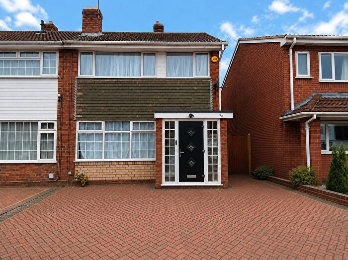 3 Bedroom Semi-detached House For Sale In Canning Road, Walsall, WS5