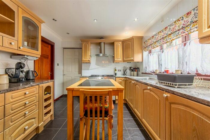 4 Bedroom Detached House For Sale In Pisgah Road, Talywain, Pontypool, NP4
