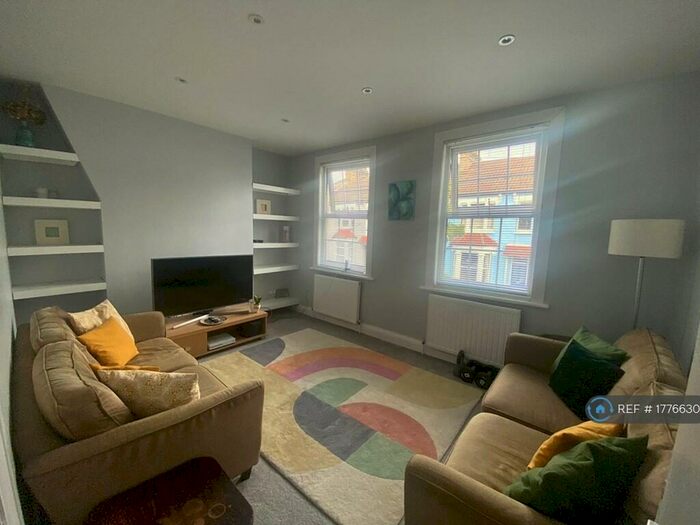 2 Bedroom Maisonette To Rent In Whittington Road, London, N22