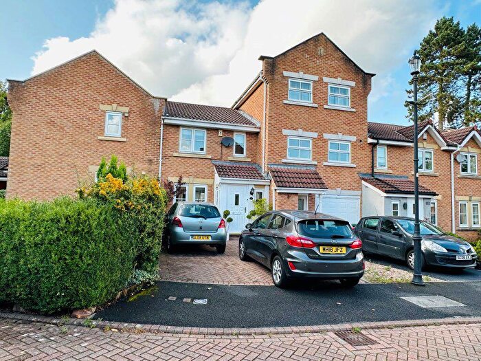 3 Bedroom House To Rent In Bramhall Way, Macclesfield, SK10