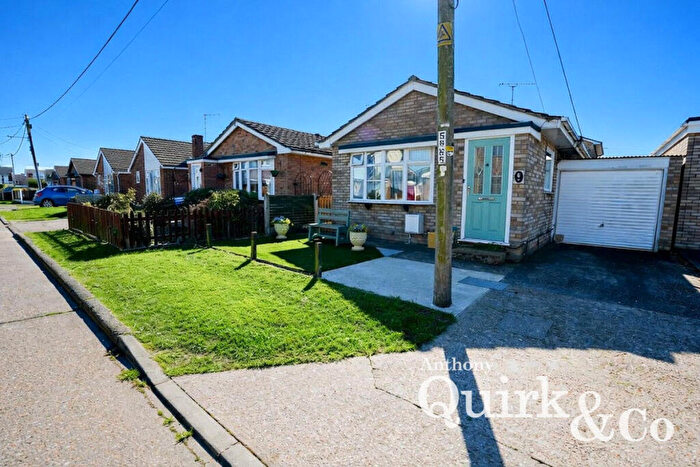 1 Bedroom Detached Bungalow For Sale In Wamburg Road, Canvey Island, SS8