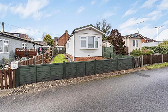 2 Bedroom Mobile/park Home For Sale In Heywood Gardens, Maidenhead, SL6