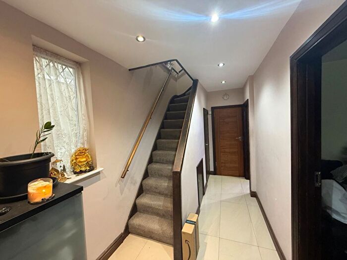 4 Bedroom Semi Detached House To Rent In Gledwood Avenue, Hayes, Greater London, UB4