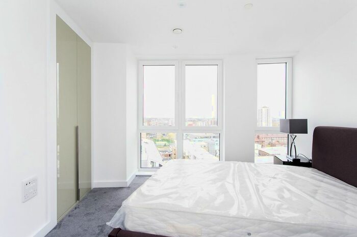 2 Bedroom Flat To Rent In Eagle Point, City Road, London, EC1V
