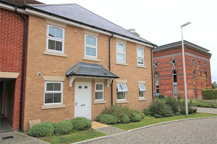 2 Bedroom Terraced House To Rent In Haden Square, Reading, Berkshire, RG1