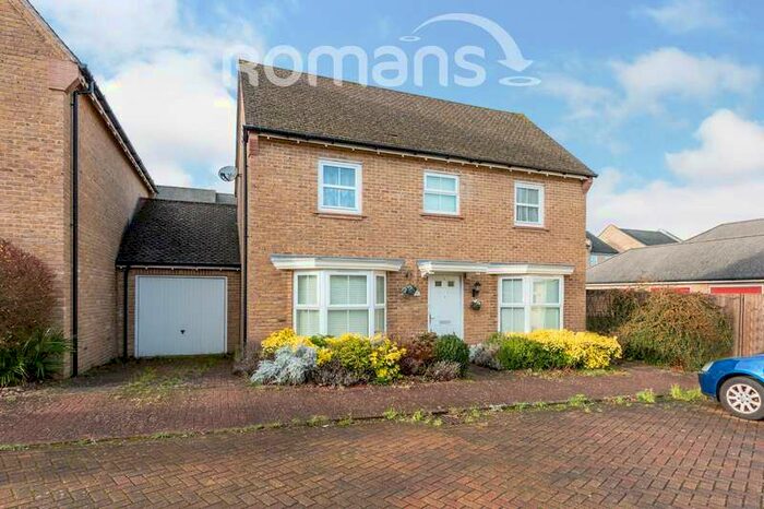 3 Bedroom Detached House To Rent In Allington Rise, RG27