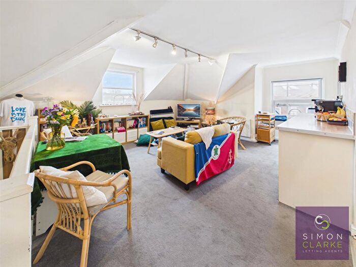 1 Bedroom Flat To Rent In High Road, London, N2