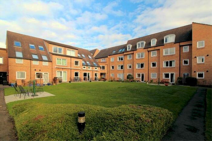 1 Bedroom Flat To Rent In Mount Hermon Road, Woking, Surrey, GU22