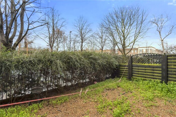 2 Bedroom Apartment To Rent In Roding House, Barnsbury, Islington, London, N1