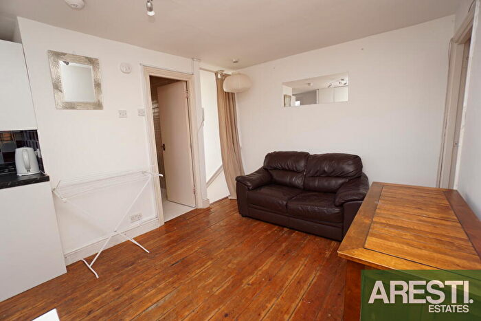 2 Bedroom Duplex To Rent In Flat C, Essex Road, London, N1