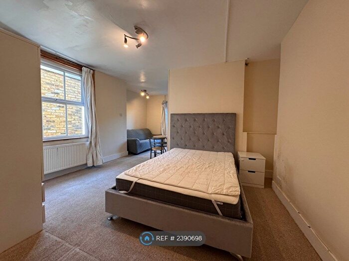 Studio To Rent In Madeley Road, London, W5