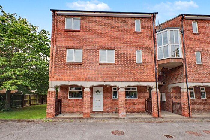 1 Bedroom Flat For Sale In Brackley Crescent, Basildon, Essex, SS13