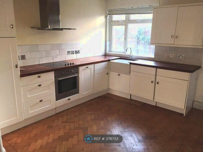 2 Bedroom Flat To Rent In Colston Court, Carshalton, SM5