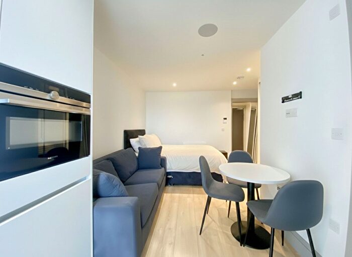 1 Bedroom Flat To Rent In Market Square, Mercantile House, UB8