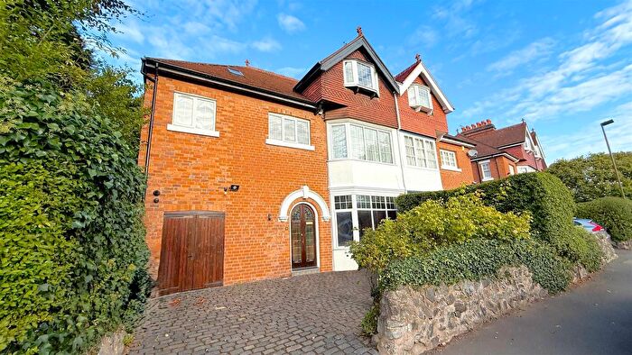 6 Bedroom Semi-Detached House For Sale In Norman Road, Northfield, Birmingham, B31