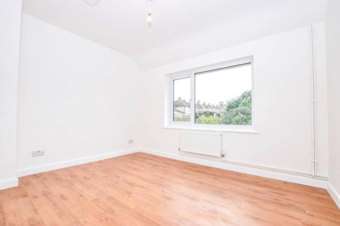 2 Bedroom Flat To Rent In Cedar Walk, Hemel Hempstead, HP3