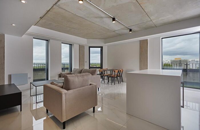 2 Bedroom Apartment To Rent In Apt . :: One Silk Street, M4