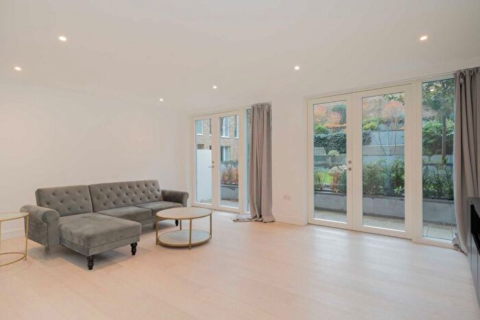 3 Bedroom Flat To Rent In Sinclair Road, London, W14