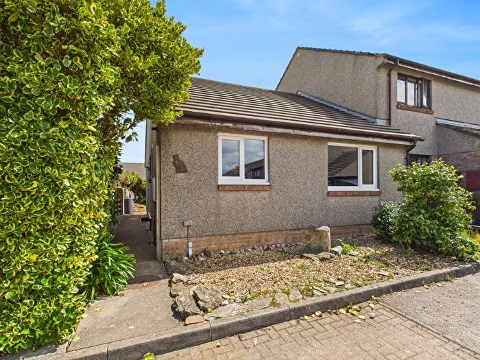 2 Bedroom Bungalow For Sale In Treloweth Way, Pool - Chain Free Sale, TR15