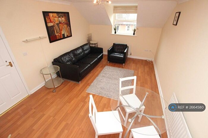 2 Bedroom Flat To Rent In Iliffe Close, Reading, RG1