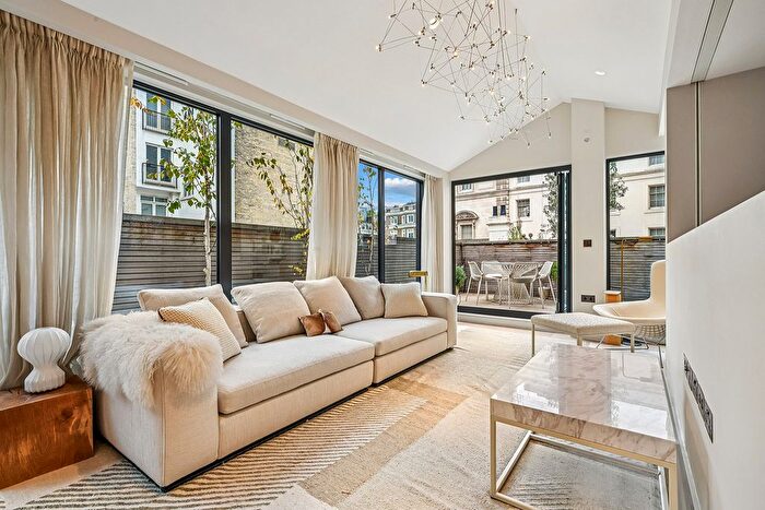 3 Bedroom Flat To Rent In Russel Court, London, SW1A