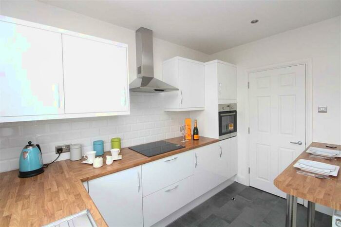 2 Bedroom Apartment To Rent In Leigh On Sea, SS9