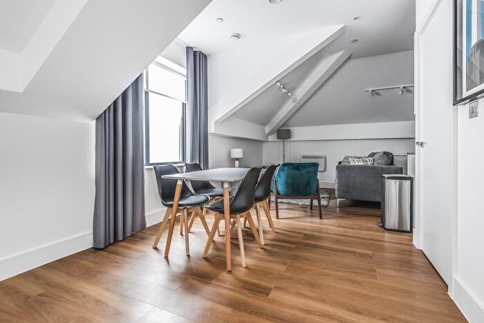 2 Bedroom Flat To Rent In Atria House, Slough, SL1