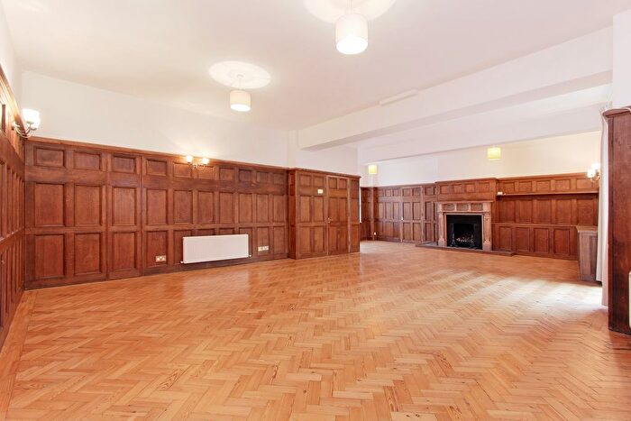 3 Bedroom Mews To Rent In Bensbury Close, London, SW15