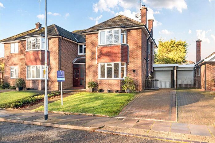 3 Bedroom Semi-Detached House For Sale In Hillyfields, Dunstable, Bedfordshire, LU6