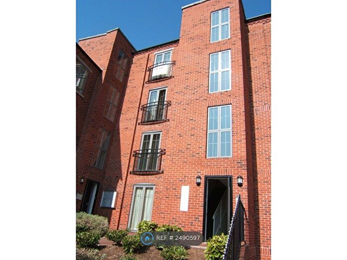 2 Bedroom Flat To Rent In Weavers Court, Hinckley, LE10