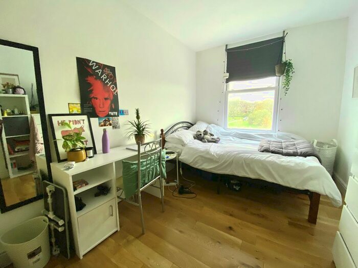 3 Bedroom Flat To Rent In Wood Vale, London, SE23