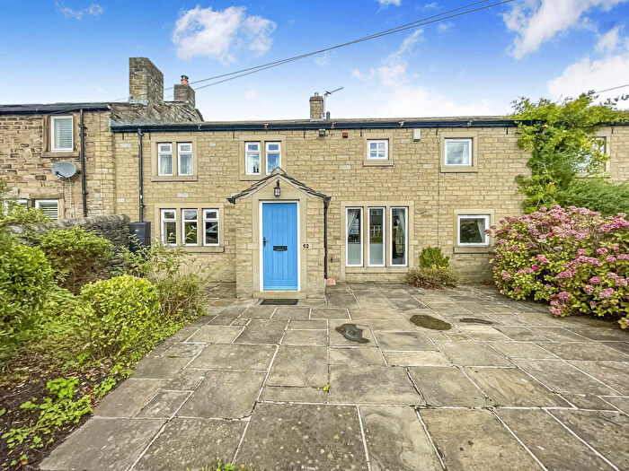 2 Bedroom Barn Conversion For Sale In Kaye Lane, Almondbury, Huddersfield, Kirklees, HD5