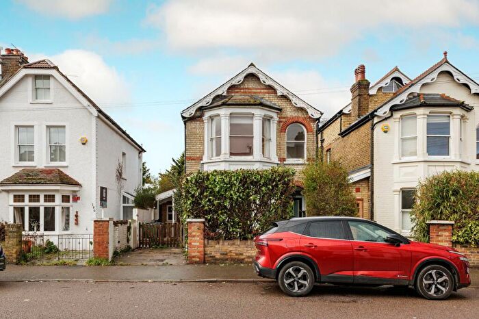 4 Bedroom Detached House For Sale In Elm Road, New Malden, KT3