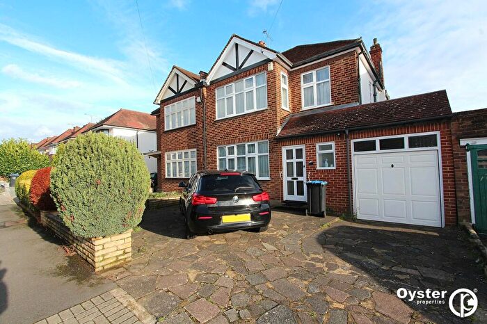 3 Bedroom Semi-Detached House To Rent In Valley Drive, London, NW9