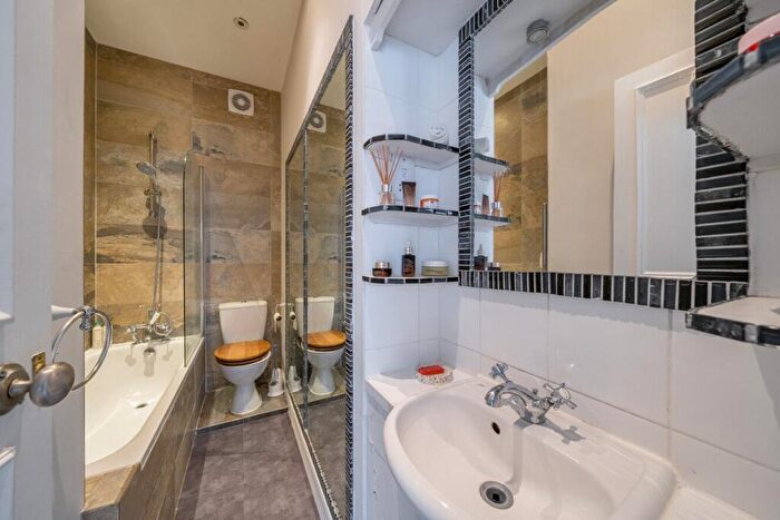 2 Bedroom Flat For Sale In Granville Park, London, SE13