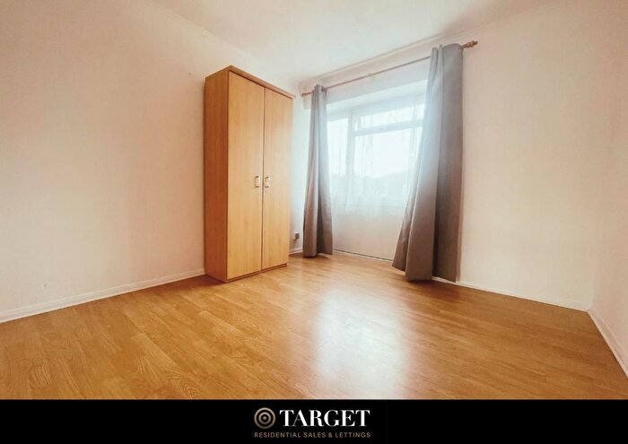 1 Bedroom Flat To Rent In Crossbrook Court, Cheshunt, EN8