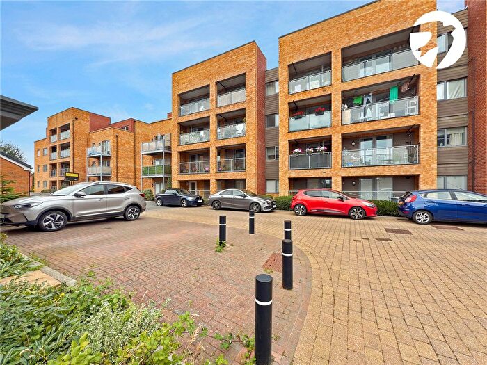 2 Bedroom Flat For Sale In Discovery Drive, Swanley, Kent, BR8