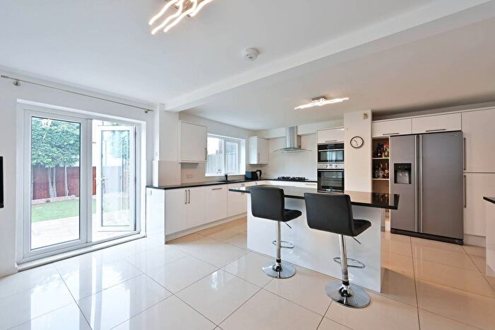 5 Bedroom Property For Sale In Derwent Avenue, Kingston Vale, London, SW15