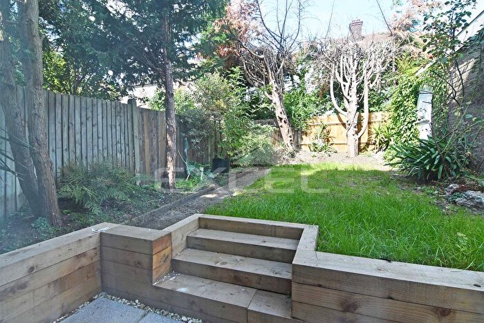 3 Bedroom Flat To Rent In Greencroft Gardens, South Hampstead, London, NW6