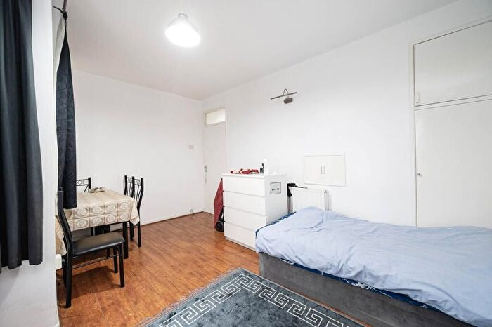 2 Bedroom Flat For Sale In Mark House, Sewardstone Road, Victoria Park, London, E2