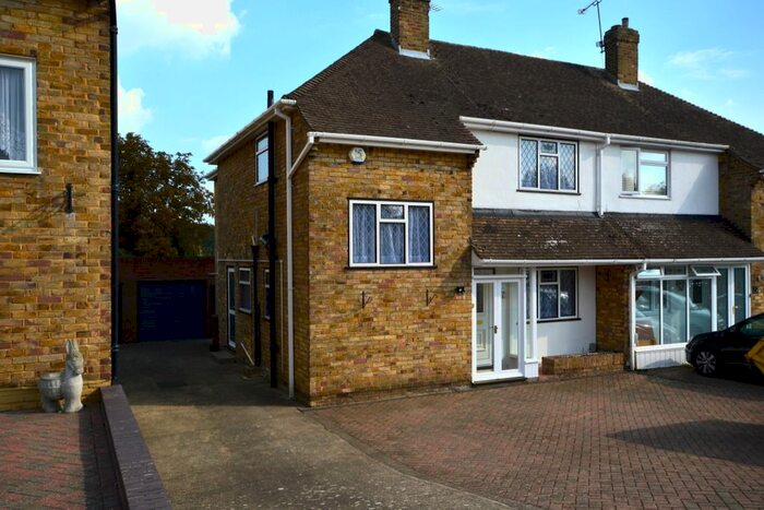 3 Bedroom Semi-Detached House To Rent In Yantlet Drive, Strood, Rochester, Kent ME2