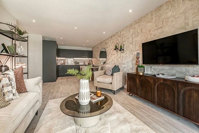 2 Bedroom Flat For Sale In Flat Kew Bridge Rise, Brentford, TW8