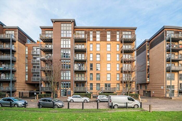 2 Bedroom Flat To Rent In Harry Zeital Way, Hackney Central, E5