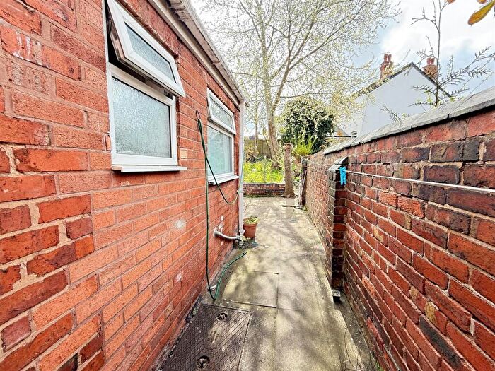 2 Bedroom Terraced House To Rent In Move In Dartmouth Street, West Bromwich, B70