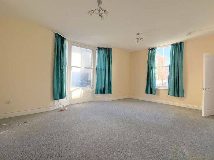 2 Bedroom Flat To Rent In Flat, Burlington Street, Brighton, East Sussex, BN2