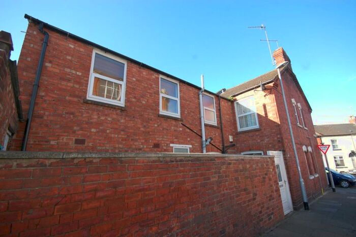 1 Bedroom Flat To Rent In Artizan Road, Abington, Northampton, NN1