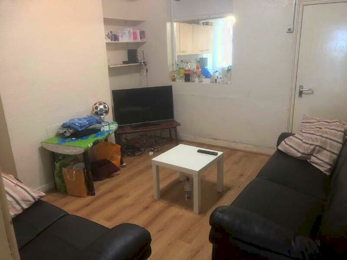 5 Bedroom House To Rent In Heeley Road, Selly Oak, B29