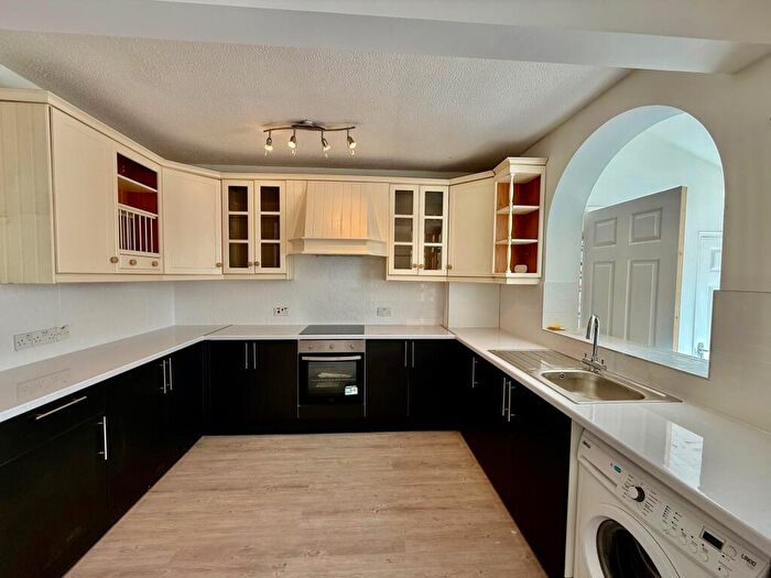 4 Bedroom House To Rent In Amberley Road, Portsmouth, PO2