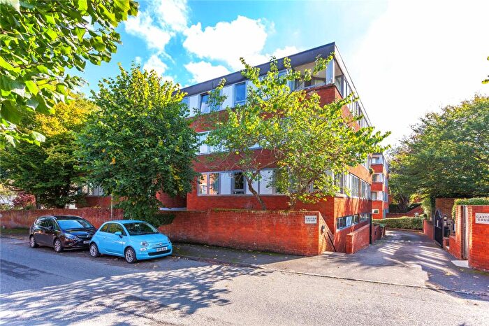 2 Bedroom Flat For Sale In Caxton Court, St Marks Road, Henley-On-thames, Oxfordshire, RG9