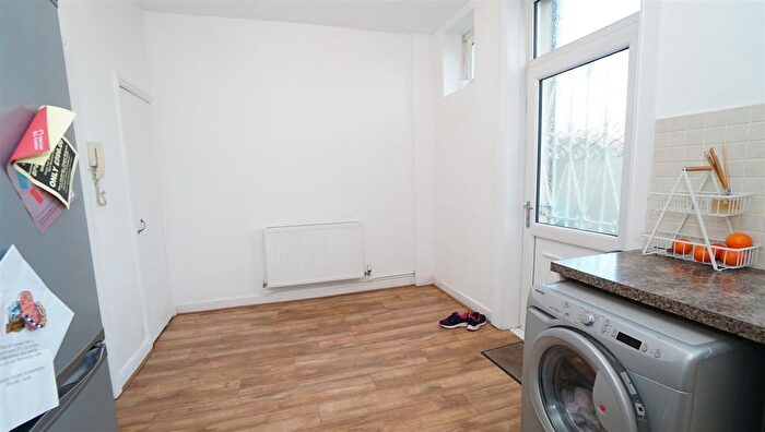 3 Bedroom Terraced House For Sale In Marlborough Road, Idle, Bradford, BD10